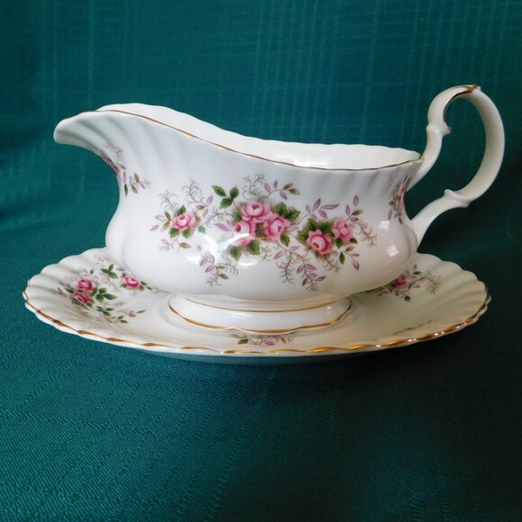 Royal Albert Lavender Rose (1970) gravy boat with underplate mint condition - Picture 1 of 5
